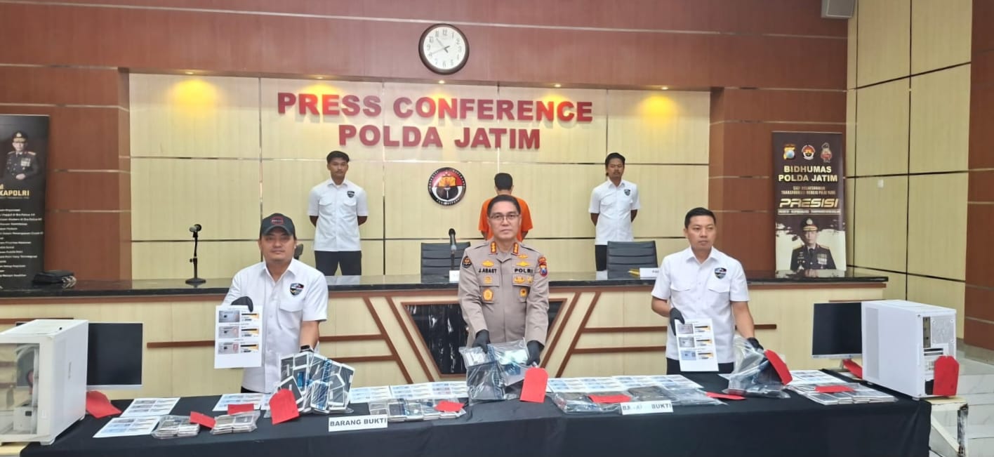 PENGEMBANGAN : Ditressiber Polda Jatim masih mengembangkan kasus penyalahgunaan KTP warga Nganjuk. (MAHRUS/RADAR SURABAYA)