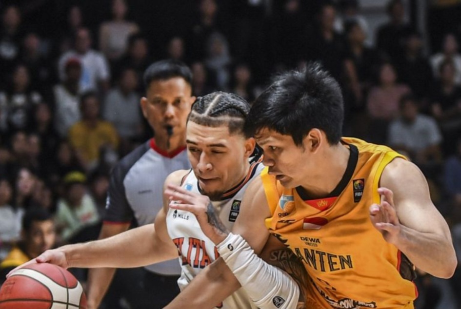 IBL 2025 memasuki babak playoff! Delapan tim terbaik, termasuk Pelita Jaya dan Satria Muda, siap bertarung dalam format best-of-three mulai 26 Juni.