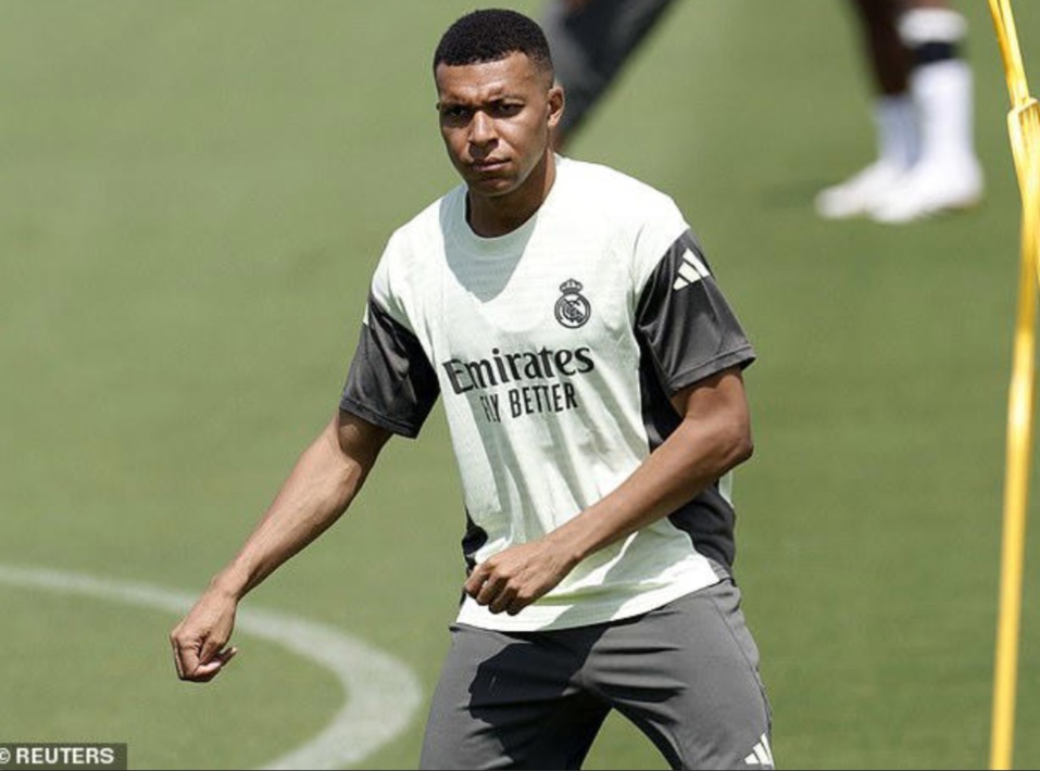 Kylian Mbappe masih dalam tahap pemulihan setelah absen karena gastroenteritis yang sempat membuatnya dirawat di rumah sakit.