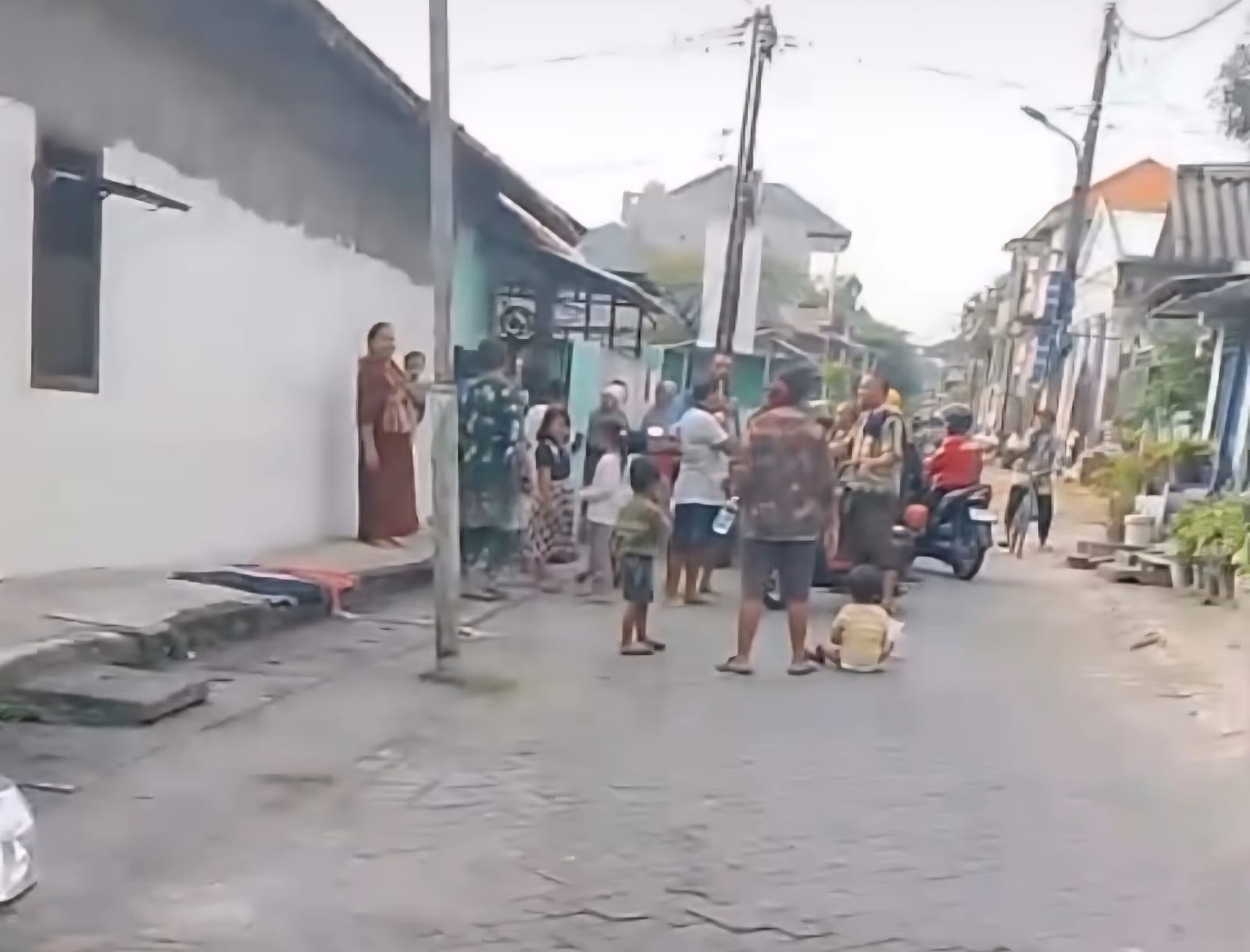 LENGANG : Lokasi jambret saat beraksi di Jalan Jeruk Gang I Lakarsantri Surabaya.(MAHRUS/RADAR SURABAYA)