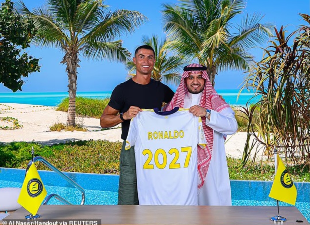 Cristiano Ronaldo perpanjangan kontrak hingga 2027.