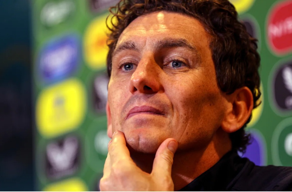 Keith Andrews mendapat kepercayaan menangani Brentford.