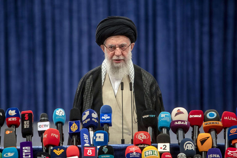 Pemimpin Tertinggi Iran, Ayatollah Ali Khamenei