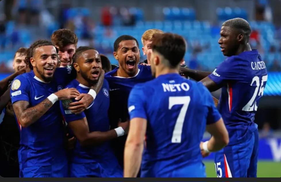 Selebrasi pemain Chelsea usai menyingkirkan Benfica.