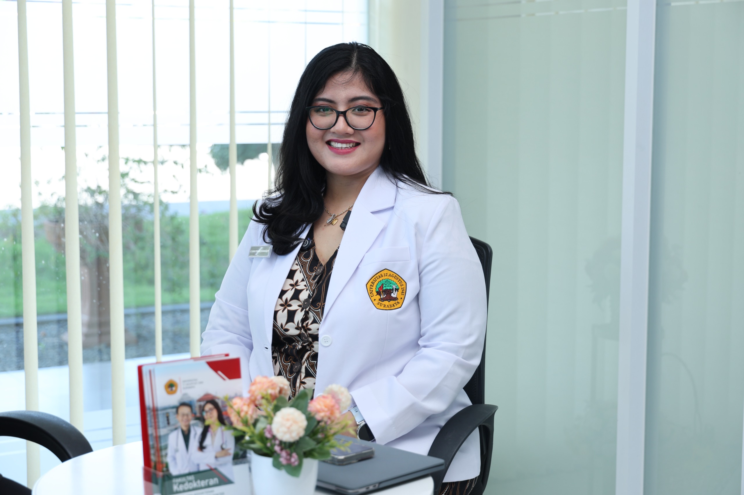 Dokter spesialis patologi klinik, dr. Renata Primasari, M.Biomed., Sp.PK.