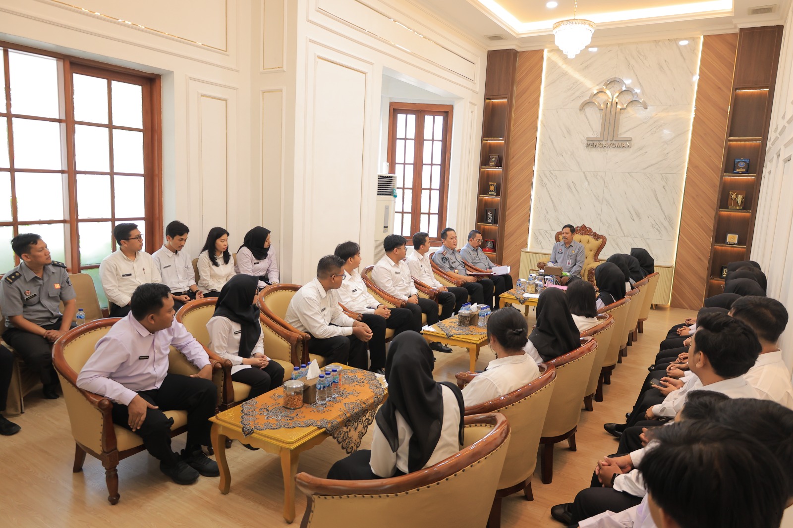 TEGAS: Kakanwil Kementerian Hukum (Kemenkum) Jawa Timur, Haris Sukamto, memberikan pengarahan kepada 29 CPNS dari lingkungan Kanwil dan Balai Harta Peninggalan (BHP).