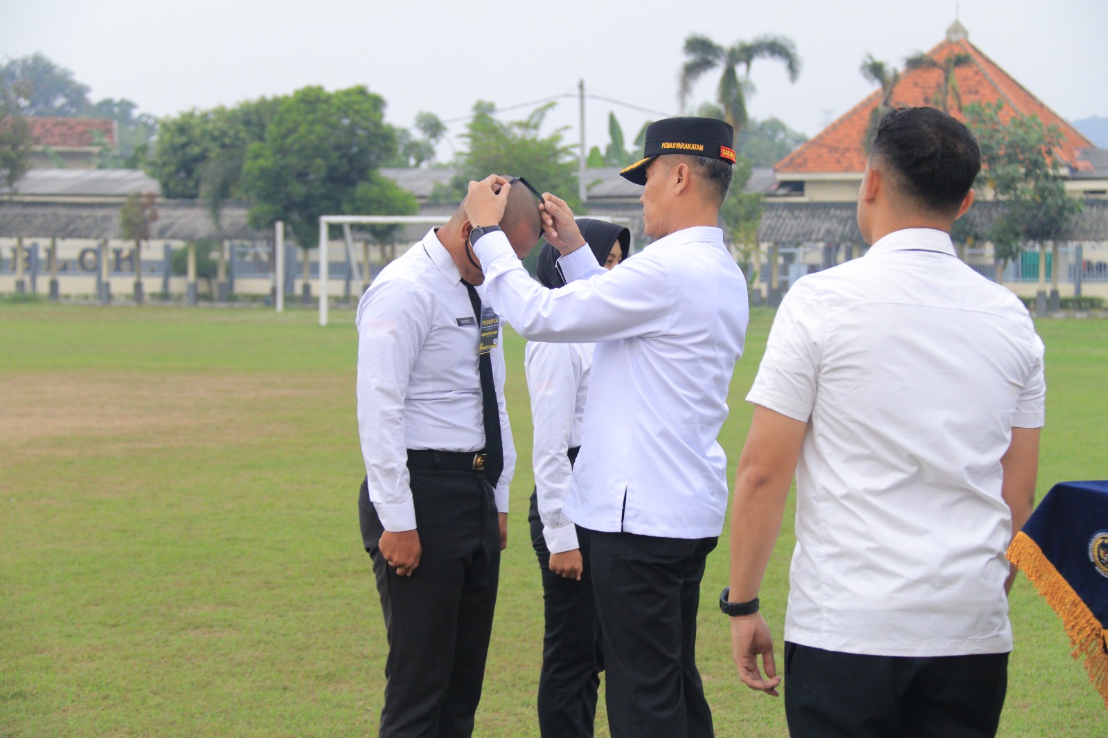 RESMI: Kepala Kantor Wilayah Direktorat Jenderal Pemasyarakatan Jawa Timur, Kadiyono  menutup kegiatan Orientasi CPNS 2024 yang diselenggarakan oleh Kanwil Ditjenpas Jatim di Lapas Kelas I Surabaya.