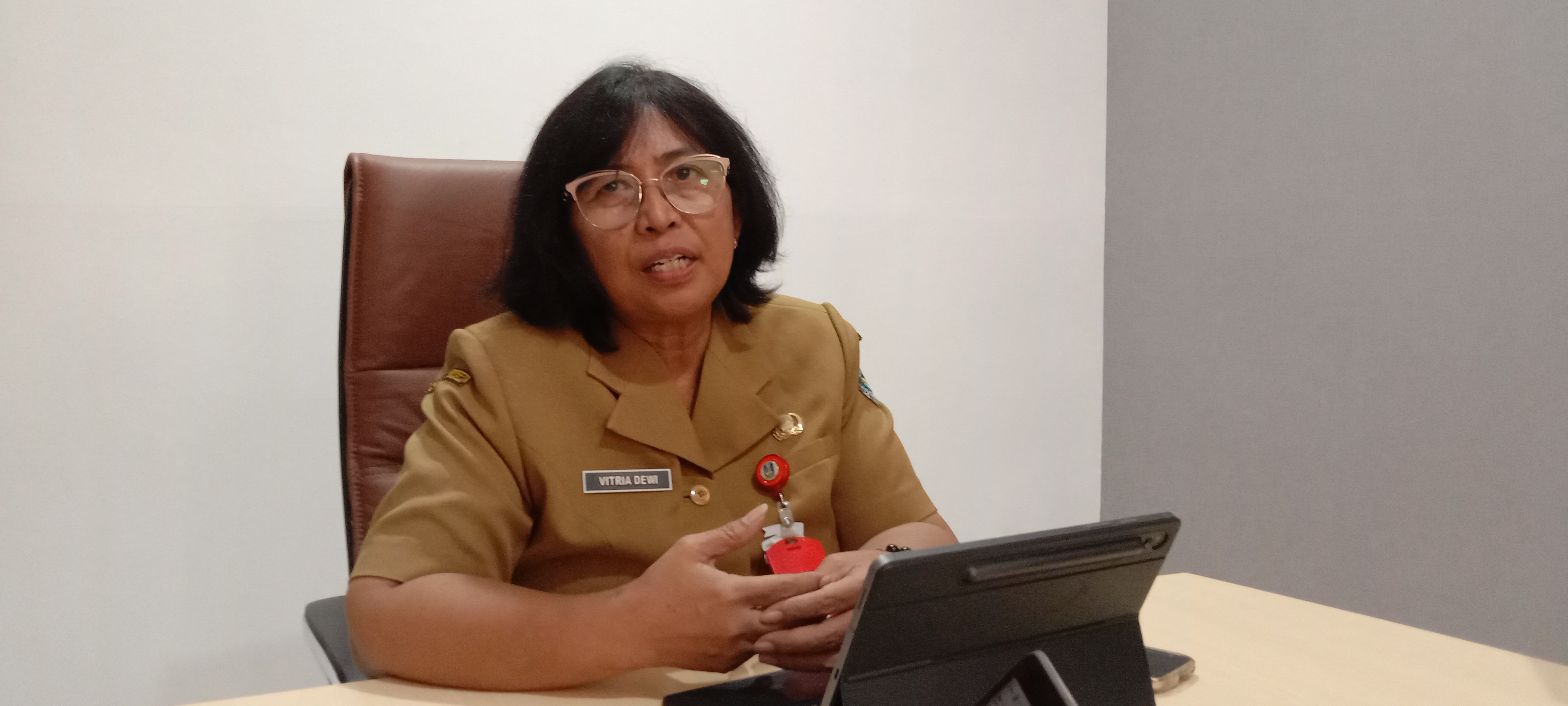 Direktur Utama RS Menur Vitria Dewi