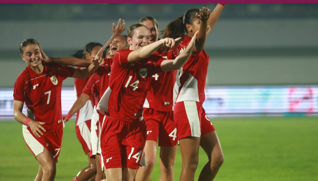Selebrasi pemain Indonesia usai Cetak gol ke gawang Kirgistan.