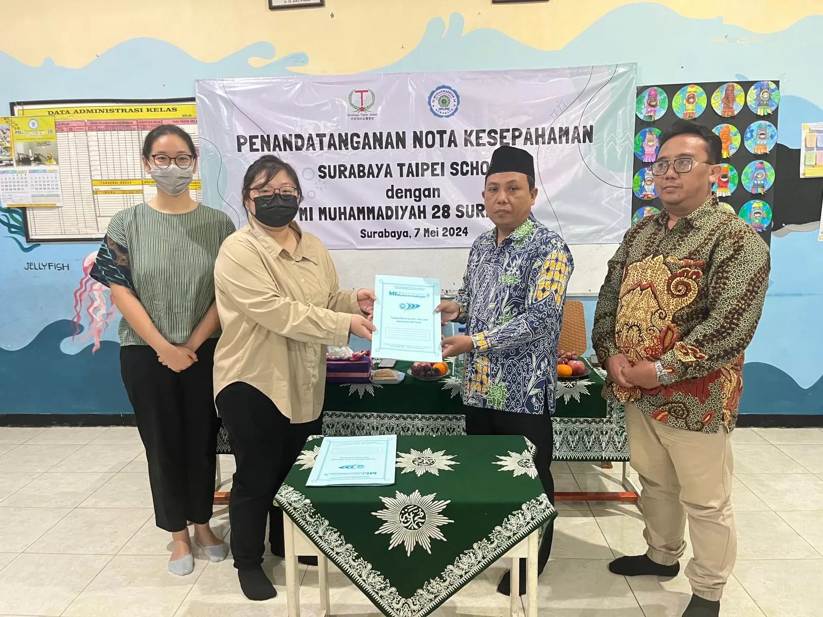 KOLABORASI: Kerja sama MI Muhammadiyah 28 Surabaya dengan Surabaya Taipei School yang tertuang dalam nota kesepahaman.