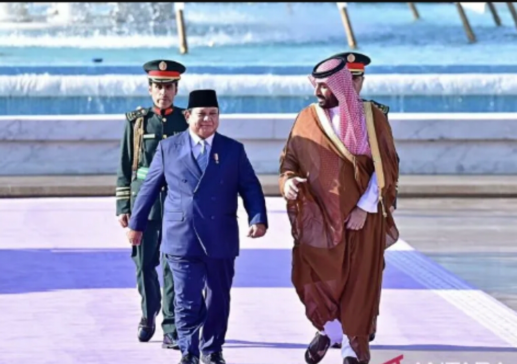 Presiden RI Prabowo Subianto bersama Putra Mahkota Arab Saudi, Pangeran Mohammed bin Salman bin Abdulaziz Al Saud (MBS),
