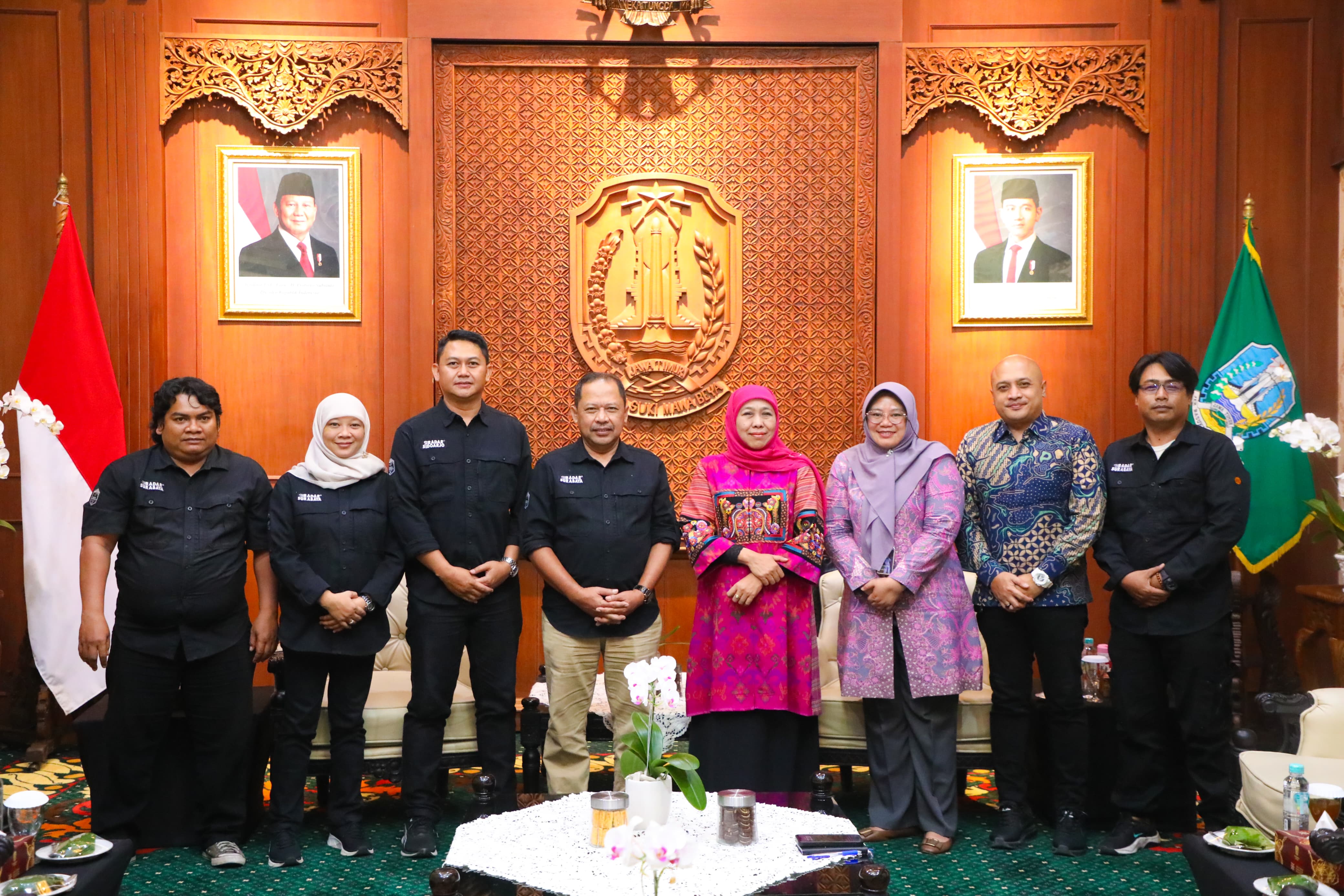SINERGITAS: Audensi Manajemen Radar Surabaya dengan Gubernur Jatim Khofifah Indar Parawansa, Rabu (2/7) malam.