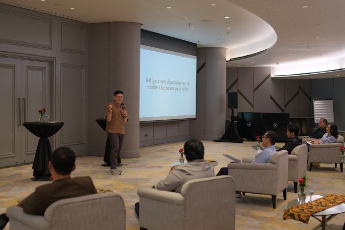 SANTAI: Psikolog Surabaya, Samuel Dimas menjadi pembicara di workshop bertajuk Calm and Capable yang dihelat di Sheraton Surabaya Hotel.