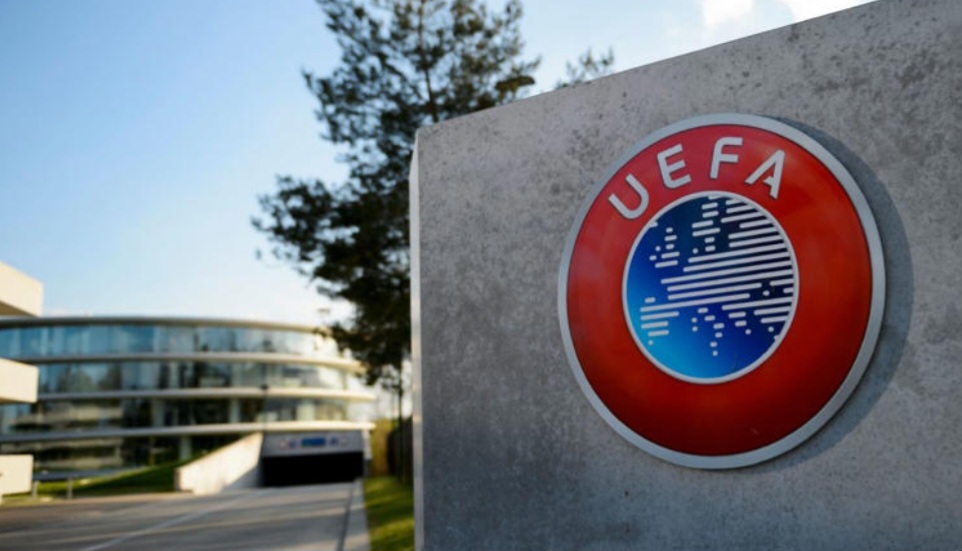 UEFA menjatuhi denda kepada Chelsea dan Barcelona karena melanggar aturan keuangan.