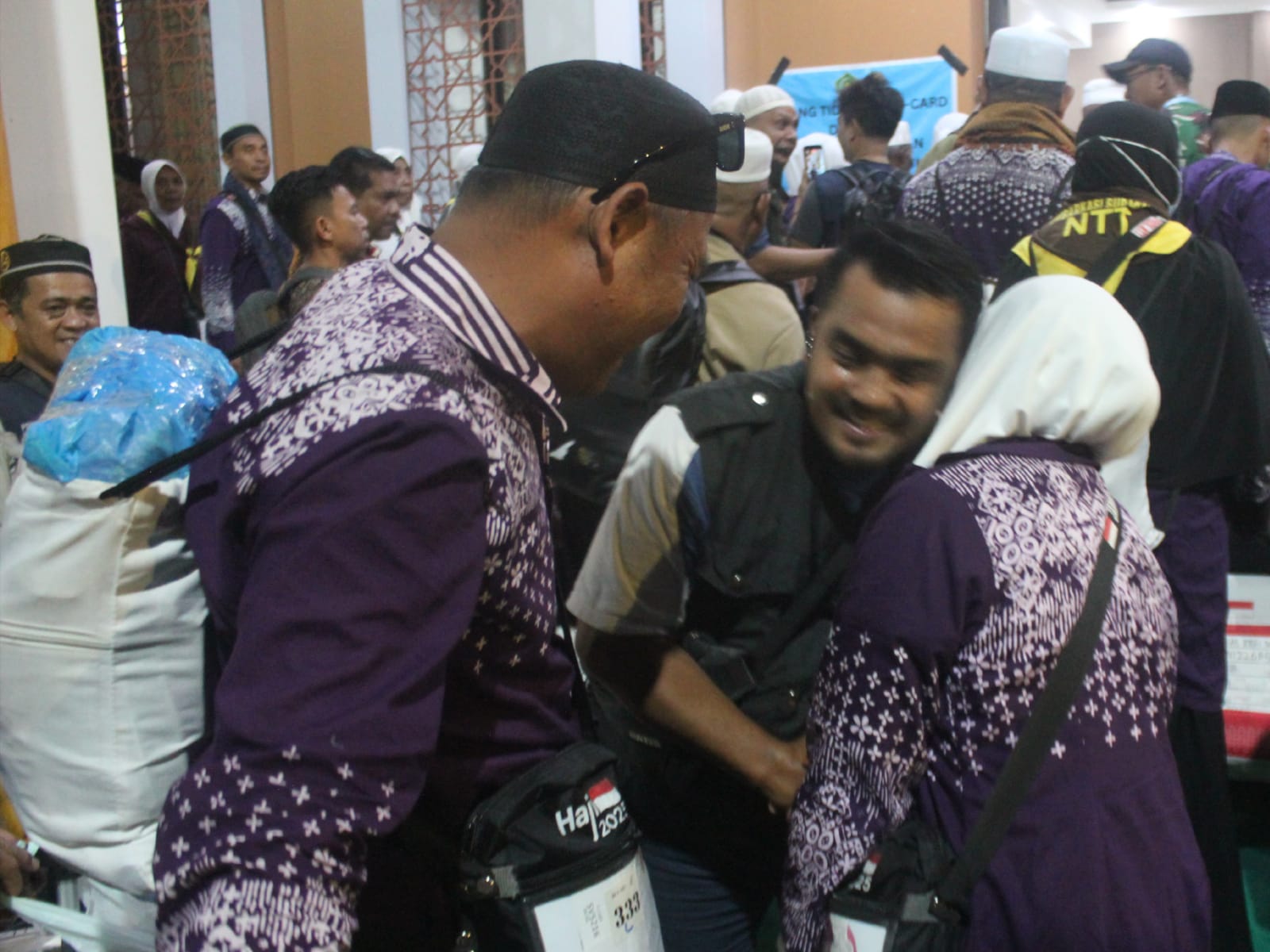 Jemaah haji saat tiba di Asrama Haji Surabaya. (RAHMAT SUDRAJAT/RADAR SURABAYA)
