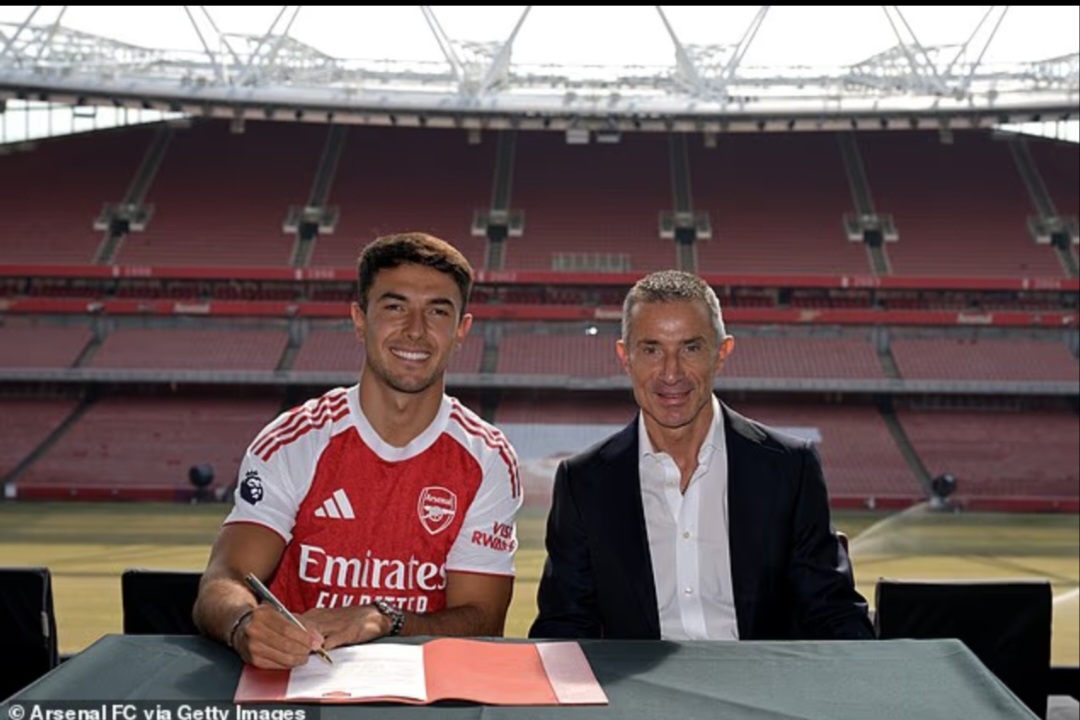 Arsenal telah mengumumkan penandatanganan gelandang Real Sociedad Martin Zubimendi dengan harga &pound;60 juta.