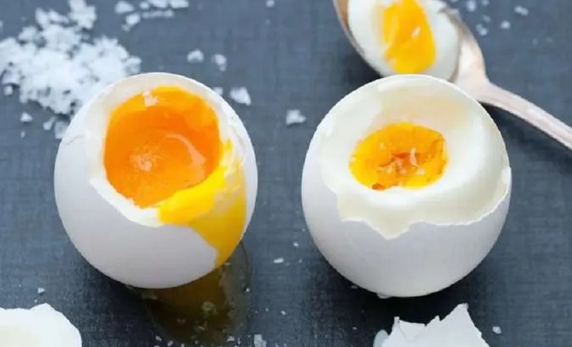 Telur rebus matang sempurna dan setengah matang ternyata memiliki rasa, tekstur, dan bahkan kandungan nutrisi yang berbeda.