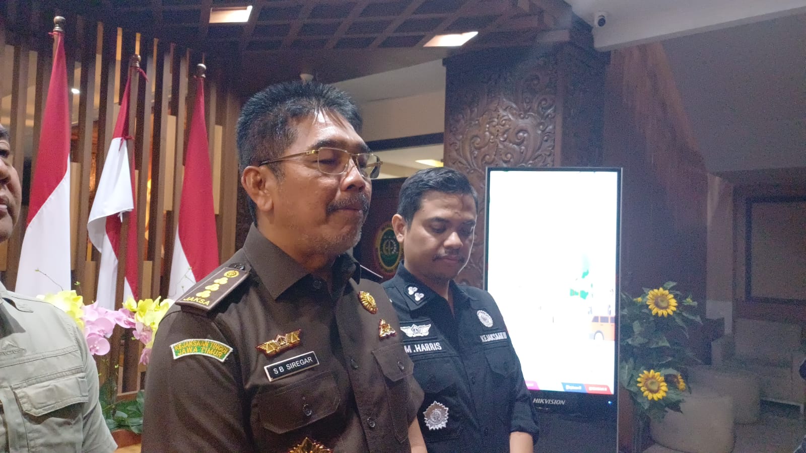 PENYELIDIKAN : Aspidsus Kejati Jatim Saiful Bahri Siregar mengatakan sudah geledah beberapa lokasi di Sumenep dan Surabaya terkait dugaan korupsi BSPS. (IST/RADAR SURABAYA)