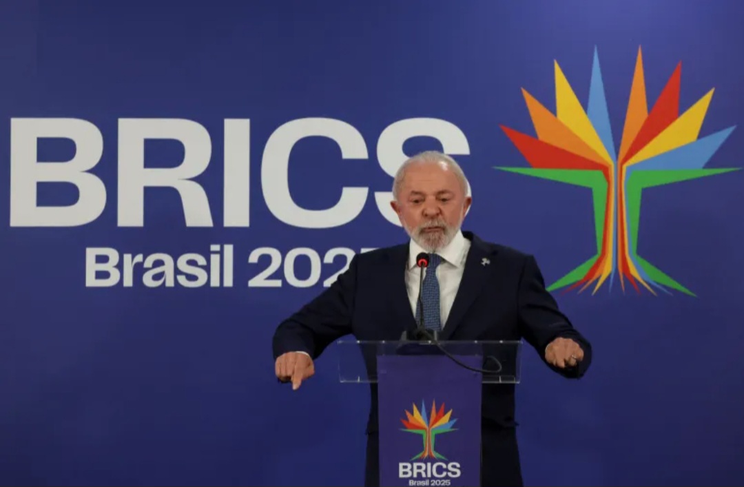 Presiden Brasil, Luiz In&aacute;cio Lula da Silva, memberikan keterangan kepada media pada KTT BRICS di Rio de Janeiro, 7 Juli [Ricardo Moraes/Reuters].