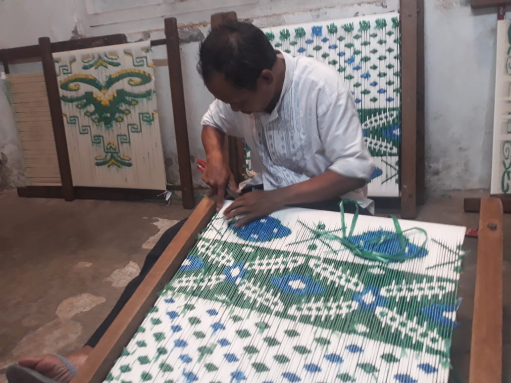 Jawa Timur memiliki beberapa produk unggulan, salah satunya yakni tekstil.