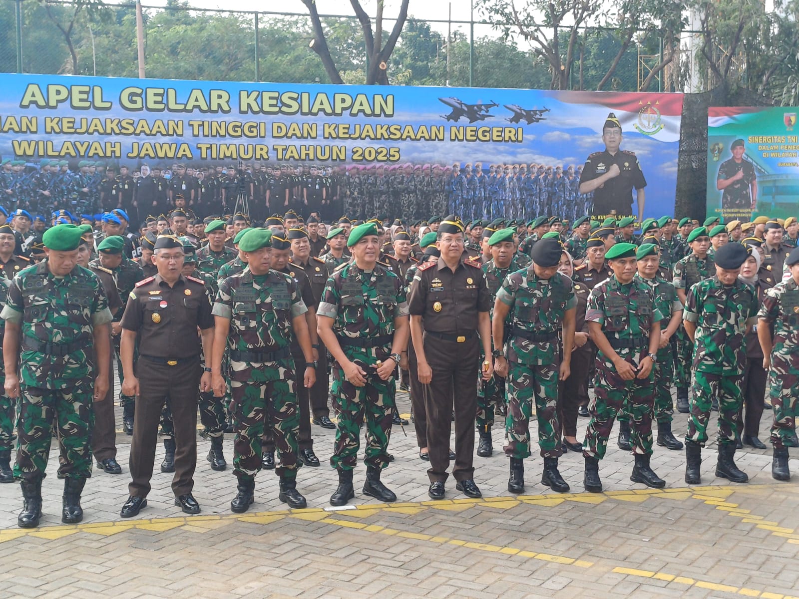 APEL : Ratusan personel TNI dari Kodam V Brawijaya akan melaksanakan pengamanan di Kejati dan Kejari di Jatim. (IST/RADAR SURABAYA)