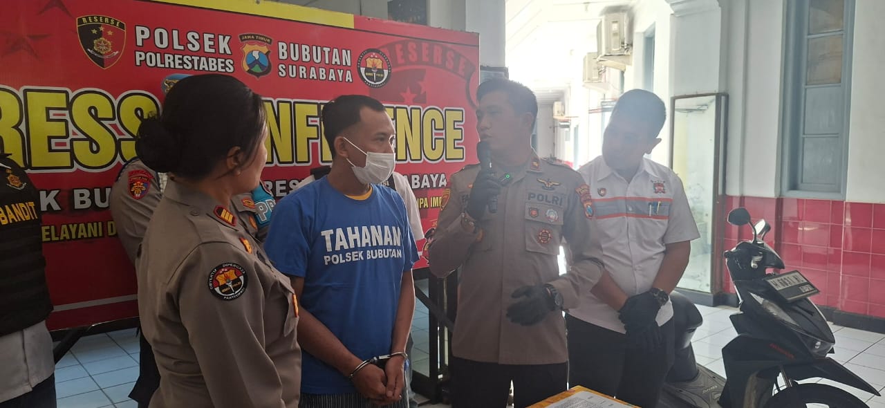 DIAMANKAN : Tersangka AAN saat diamankan Polsek Bubutan, Surabaya, usai mencuri mobil milik orang tuanya sendiri. (M MAHRUS/RADAR SURABAYA)