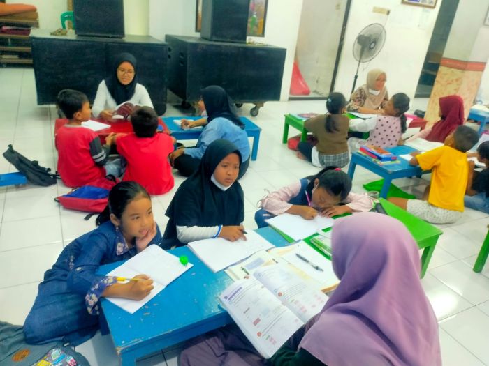 BAHAGIA: Sinau dan Ngaji Bareng menjadi salah satu program yang menciptakan wadah belajar alternatif berbasis kearifan lokal.