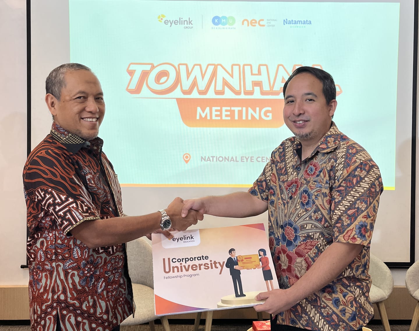 RESMI: Direktur Utama Eyelink Group, Muhammad Rusli, S.T., MMT., M.M. meresmikan program Corporate University di National Eye Center.
