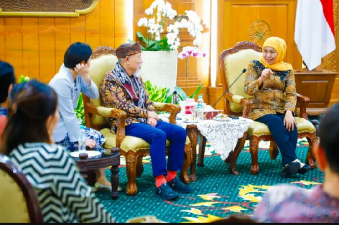 Gubernur Jatim Khofifah Indar Parawansa bersama pengurus The Japan Foundation. (IST)
