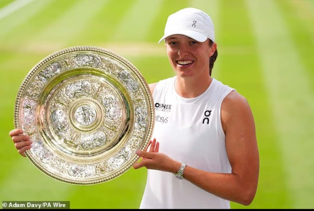 Iga Swiatek akhirnya mencatat kemenangan 6-0, 6-0, yang merupakan kemenangan pertama di final tunggal putri Wimbledon dalam lebih dari satu abad.