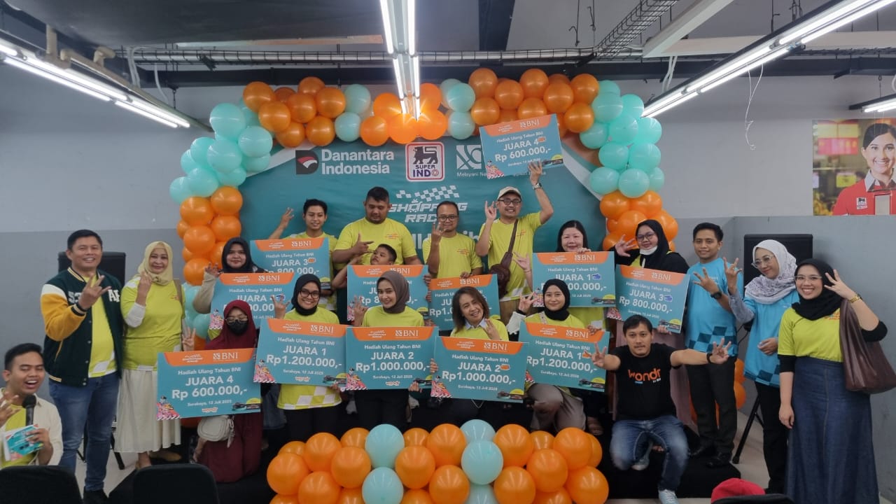 SERU: BNI menghadirkan program BNI Shopping Race 2025 Periode 2 di Superindo Margorejo, Surabaya, Sabtu (12/7) siang.  &nbsp;