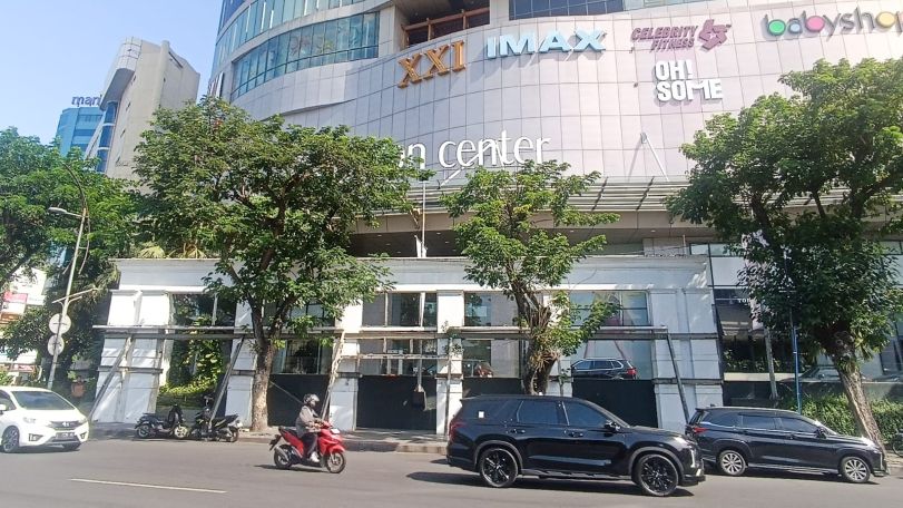 SAKSI: Toko Nam yang berjaya sebagai toserba di Surabaya saat ini hanya meninggalkan replika pilar atau tembok.