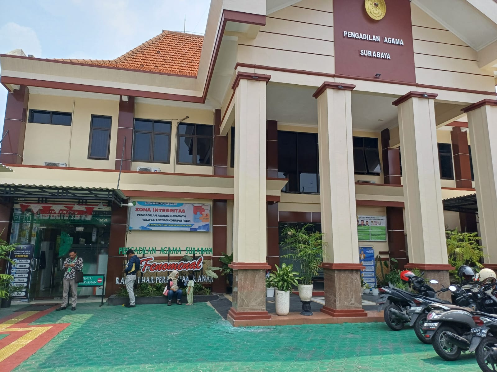 TERCATAT : Pengadilan Agama Surabaya mencatat lima suami mengajukan izin poligami pada periode Januari hingga Juni 2025. (SURYANTO/RADAR SURABAYA)