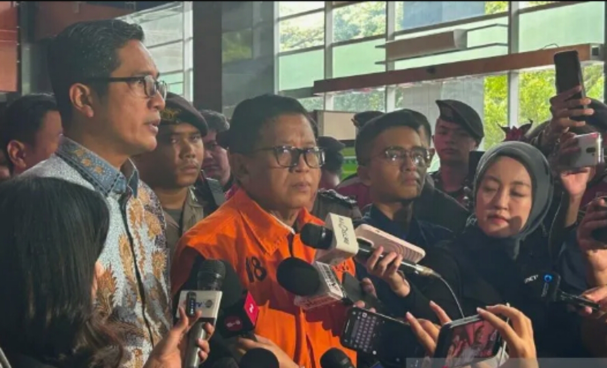 Sekjen DPP PDIP Hasto Kristiyanto memberikan keterangan kepada wartawan. (*)