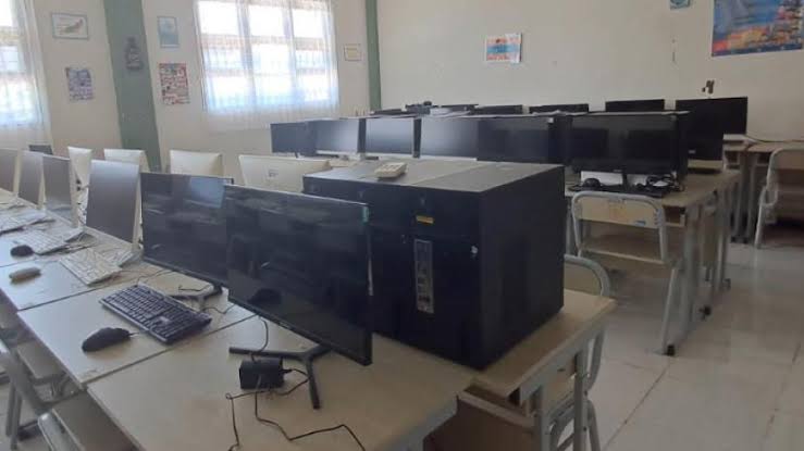 SMP Negeri 62 Surabaya dipastikan tidak menerima distribusi perangkat Chromebook dari pemerintah pusat.