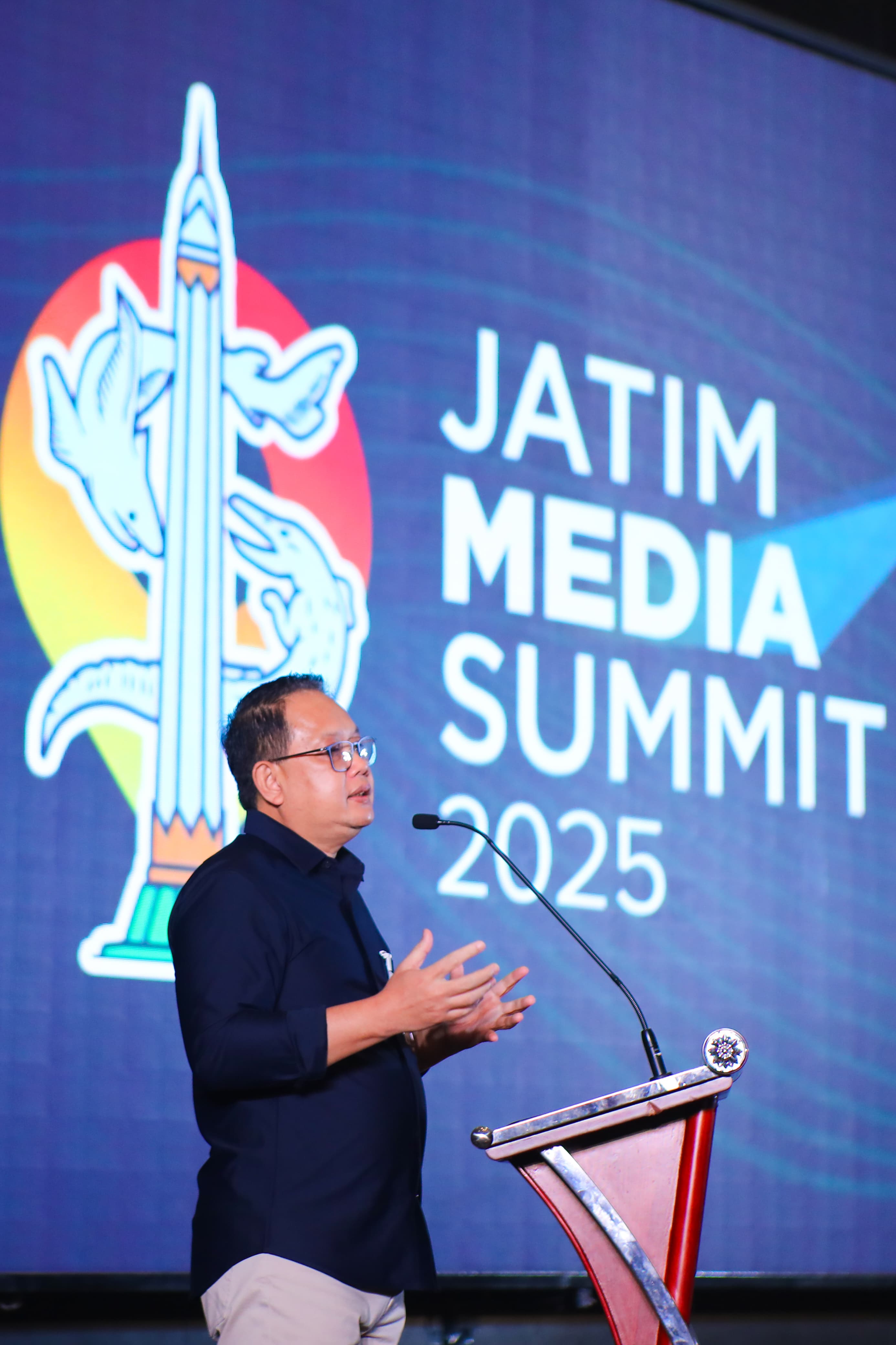 Sekdaprov Jatim Adhy Karyono dalam kegiatan Jatim Media Summit (JMS) 2025.