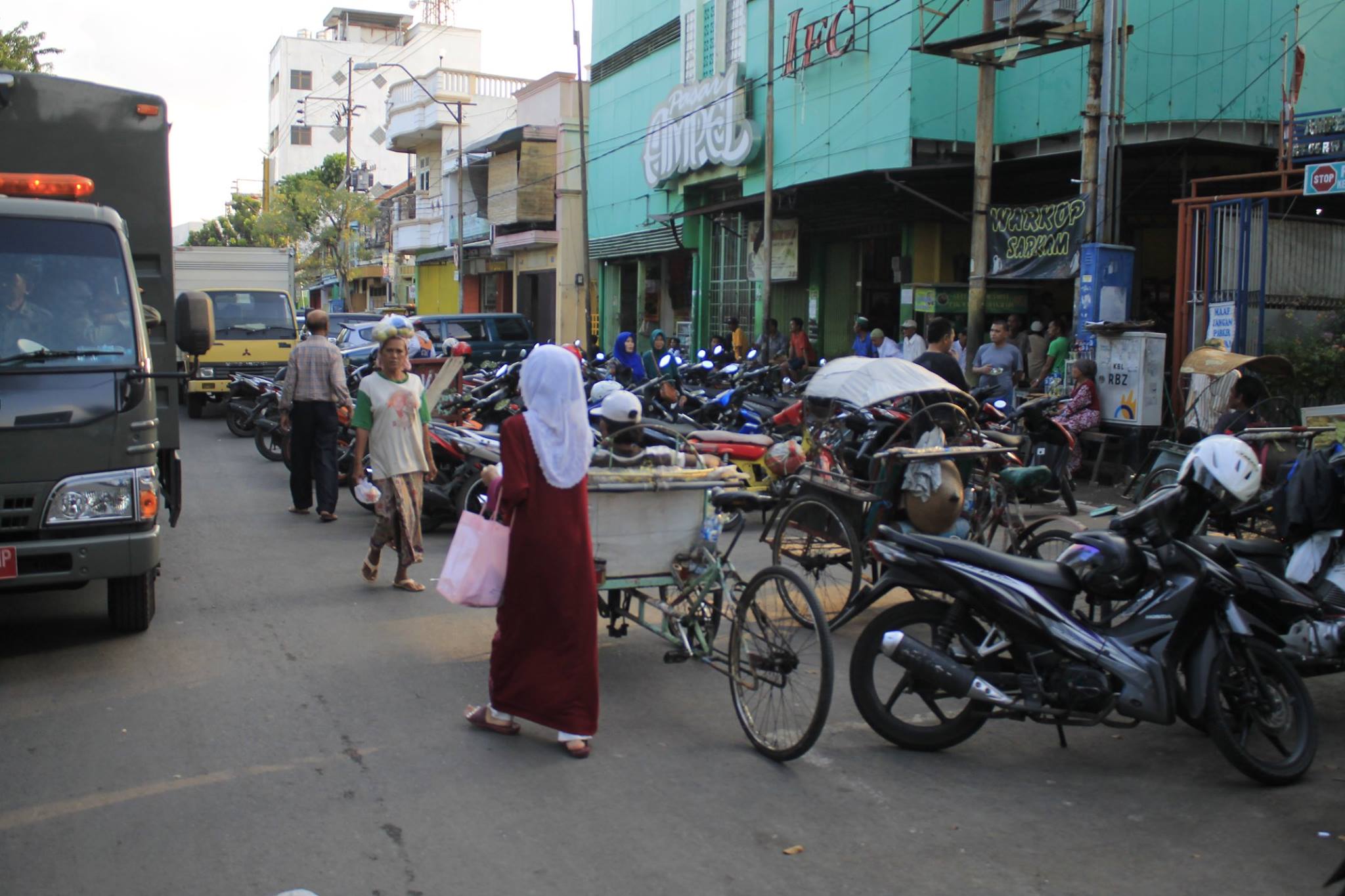 Kawasan wisara religi Ampel Surabaya selalu ramai pengunjung. (IST)