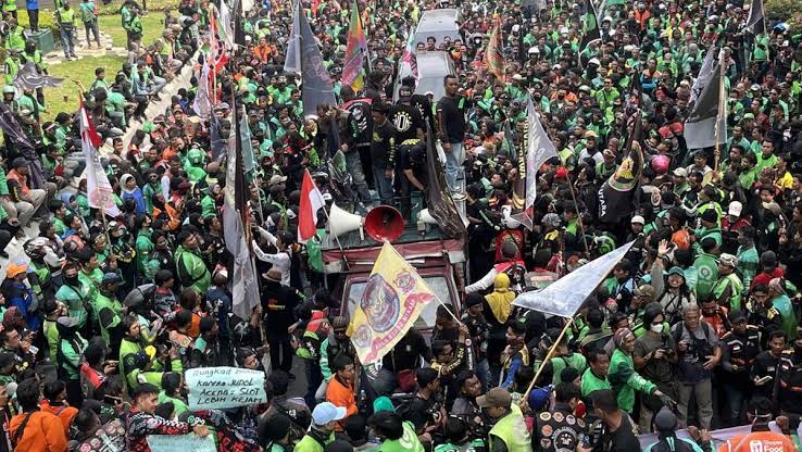 Aksi bertajuk Aksi 217 Istana itu digelar sebagai bentuk protes terhadap kebijakan pemerintah yang dinilai abai terhadap nasib mitra pengemudi dan lebih berpihak pada kepentingan korporasi aplikator.