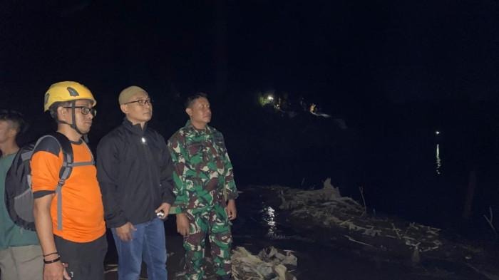Seorang pelajar MTs Negeri 1 Bondowoso, Ridwan Solikin, dilaporkan hanyut saat memancing di Sungai Sampean Baru, Desa Wonosari, pada Sabtu (20/7).