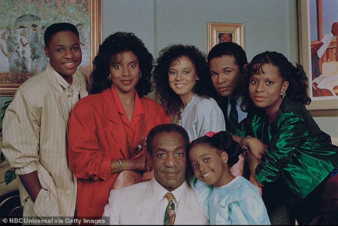 Alumni The Cosby Show Malcolm-Jamal Warner (kiri)  meninggal dunia secara tragis setelah tenggelam pada usia 54 tahun.