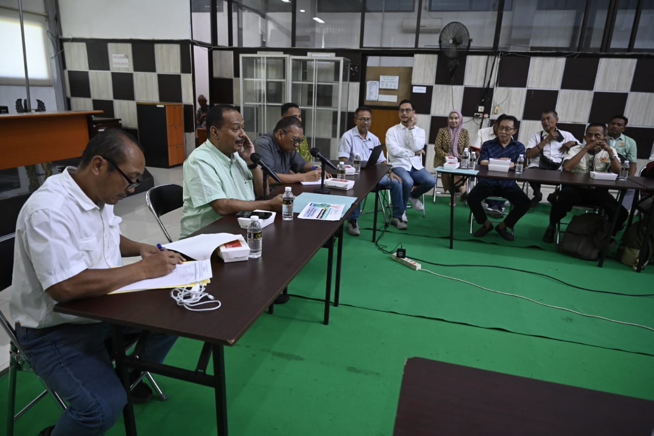 Ketua KONI Jatim Muhammad Nabil meminta KONI daerah bisa melaporkan atlet berprestasi ke masing-masing pemerintah daerah.