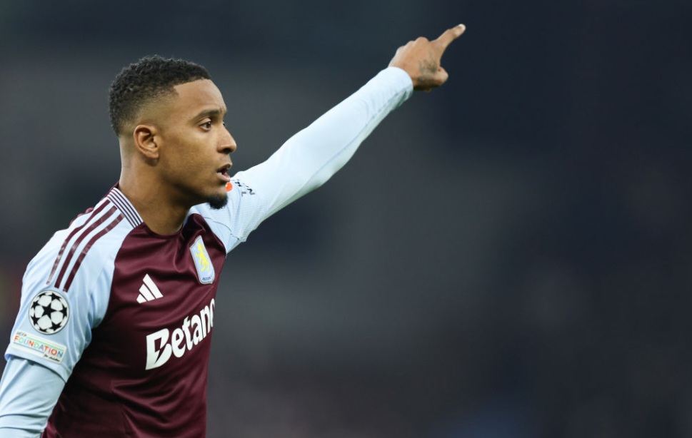 Ezri Konsa jadi bisikan baru Liverpool setelah Marc Guehi dianggap mahal.