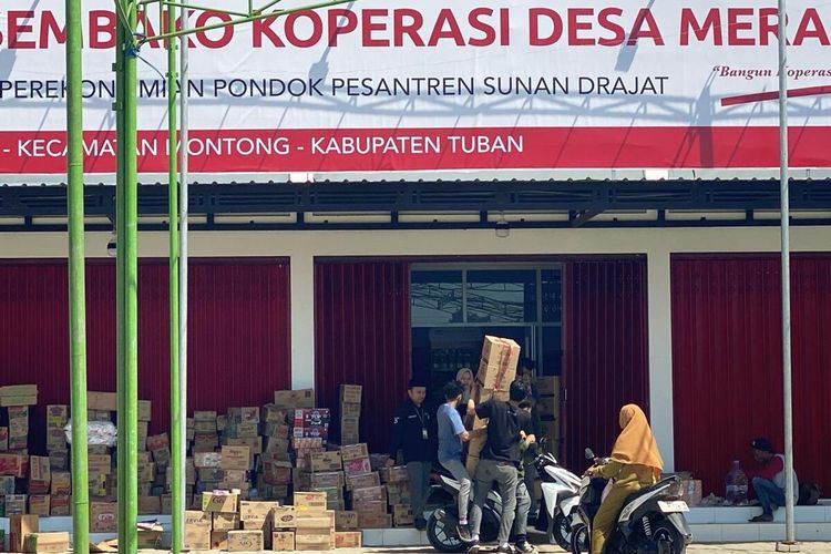 Koperasi Desa Merah Putih (KDMP) di Desa Pucangan, Kecamatan Montong, Kabupaten Tuban, mendadak tutup hanya sehari setelah diresmikan, Selasa (22/7).
