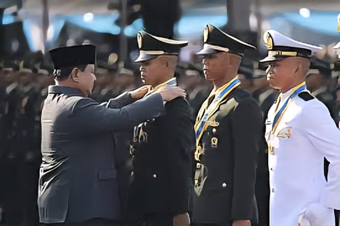 Sebanyak 827 lulusan berasal dari Akademi Militer, 433 dari Akademi Angkatan Laut, 293 dari Akademi Angkatan Udara, dan 447 dari Akademi Kepolisian.
