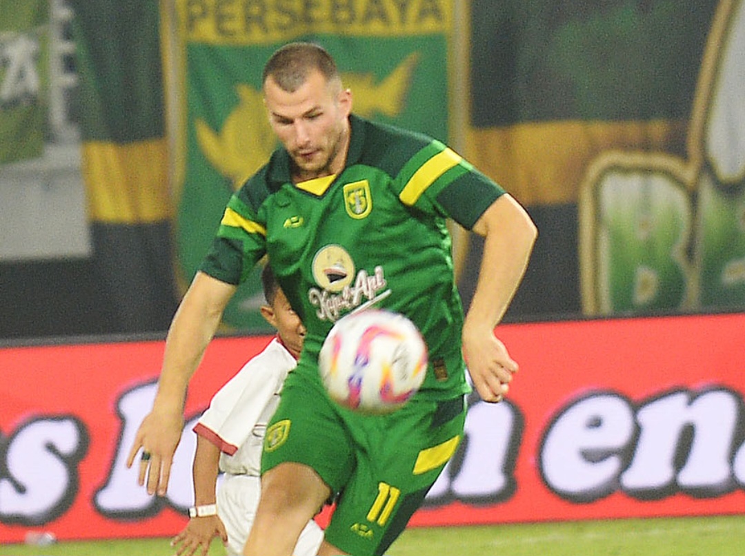 Mihailo Perovic diharapkan jadi bomber Persebaya yang haus gol.