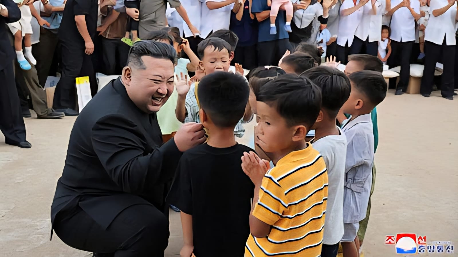 Pemerintah Korea Utara secara konsisten menindak penyebaran budaya K-pop dan konten hiburan Korea Selatan di negaranya.