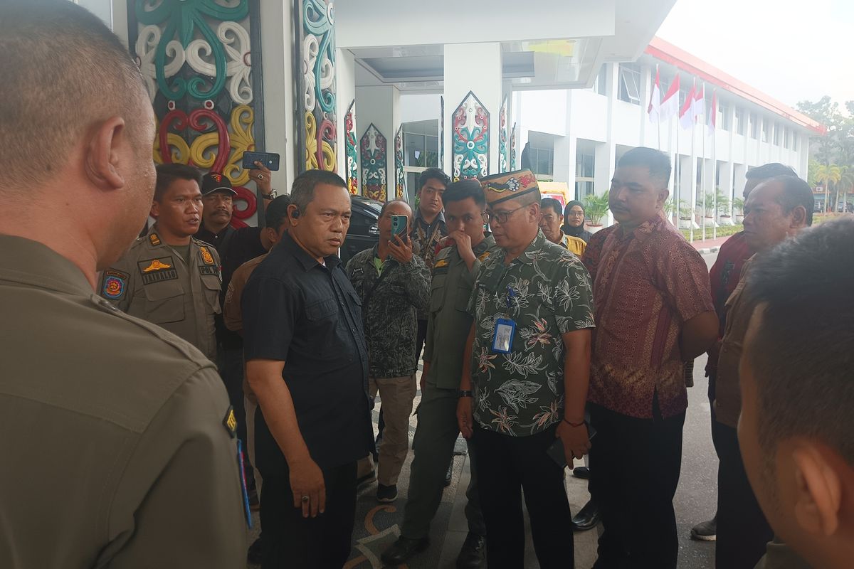 Peristiwa terjadi di lingkungan Kantor Gubernur Kalimantan Tengah dan dipicu oleh persoalan parkir kendaraan di area terbatas yang diperuntukkan bagi Gubernur dan Wakil Gubernur.