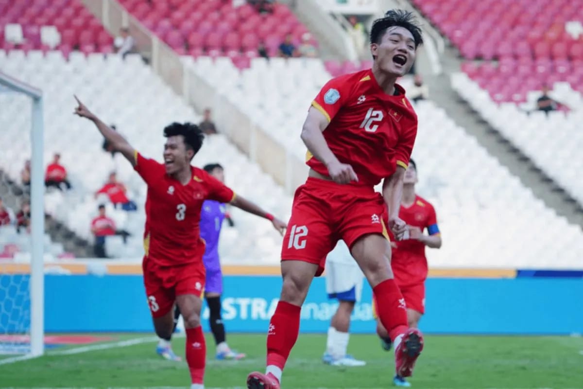 Timnas U-23 Indonesia akan menghadapi Vietnam di partai final ASEAN U-23 Championship 2025. Kepastian ini didapat usai kedua tim menang atas lawan masing-masing dalam laga semifinal.