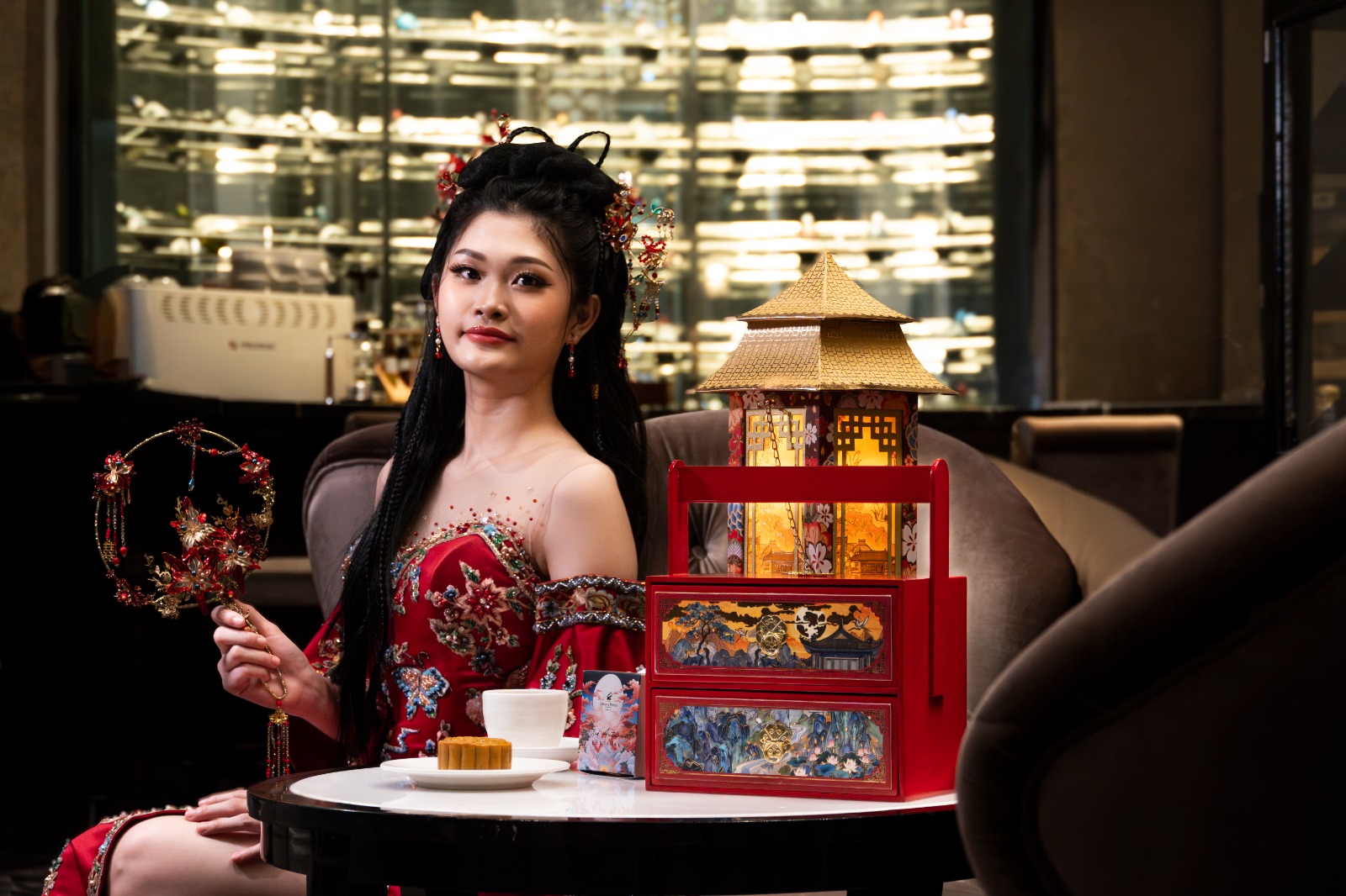 PERAYAAN : Hotel Ciputra World Surabaya menawarkan berbagai pilihan hampers untuk merayakan mooncake festival. (IST/RADAR SURABAYA)