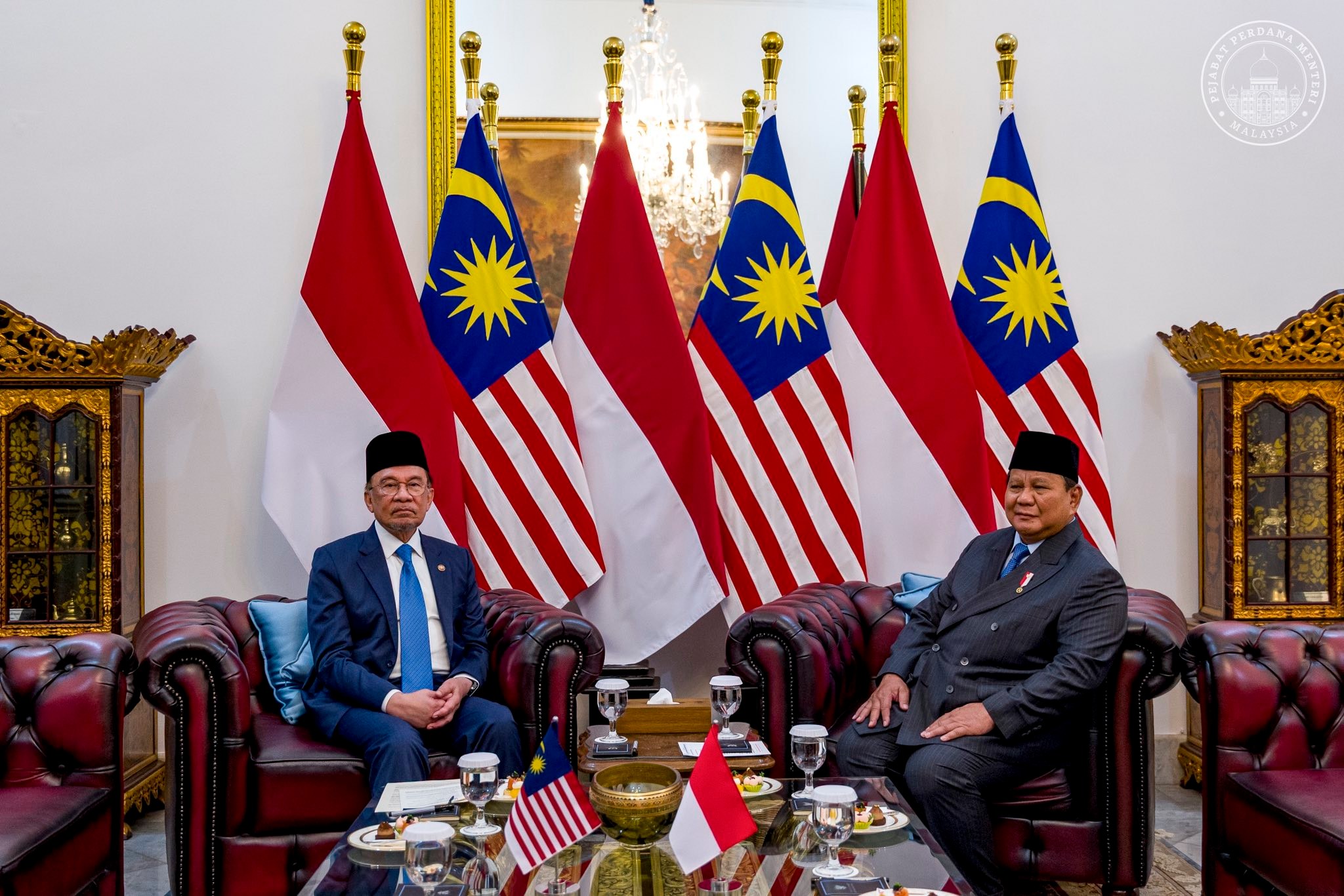 Perdana Menteri (PM) Malaysia Anwar Ibrahim bersama Presiden RI Prabowo Subianto. (IST)